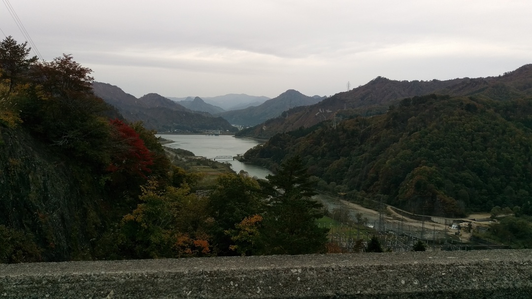 福島県只見町・田子倉ダムの眺望 2016年10月25日撮影